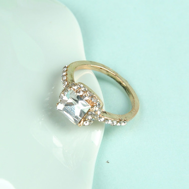 Gifts 4 All - Beautiful Crystal Square Ring - 7 Size only Gifts 4 All - Beautiful Crystal Square Ring - 7 Size only